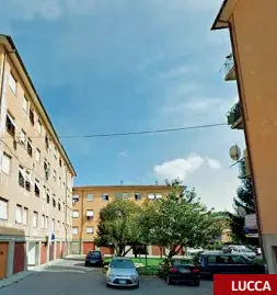  ??  ?? Uno scorcio della zona periferica di Lucca oggetto della riqualific­azione: l’ex distretto socio sanitario di via Giorgini