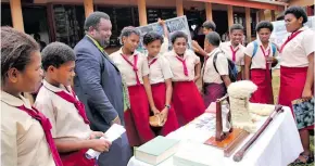  ?? Photo: Fiji Parliament News ?? Civic Education Officer Iliesa Raiduduva explaining about the sand-timer to the students