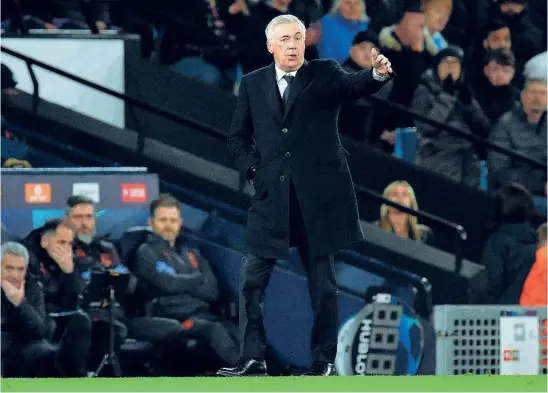  ?? EFE ?? Carlo Ancelotti dirige al Real Madrid desde la banda del Etihad