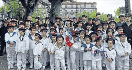  ??  ?? Les fêtes de Pentecôte débuteront par la plantation du mai par les marins de Moissac