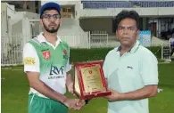  ??  ?? Fahad Ansari receives his man-of-the-match award.