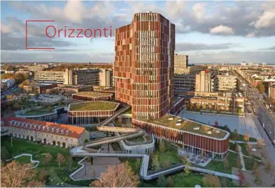  ??  ?? The star-shaped ramp of the building was built around a central space designed as a gathering place. La Maersk Tower ha una rampa a forma di stella che “abbraccia” lo spazio pubblico al piano terreno, pensato come luogo di incontro.