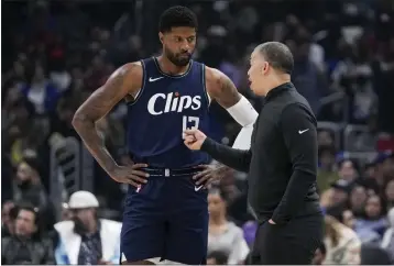  ?? RYAN SUN — THE ASSOCIATED PRESS ?? Clippers forward Paul George speaks with coach Tyronn Lue during the first half of Friday's game against Washington.