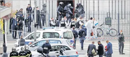  ?? Picture: REUTERS ?? Security forces guard the area after a reported knife attack at Notre Dame church in Nice, France on Thursday.