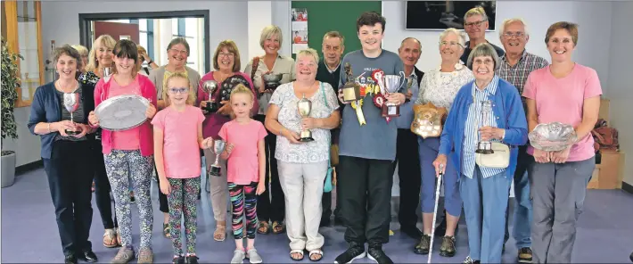  ?? 01_B33hort27 ?? All of the trophy winners at the 2018 Arran Horticultu­ral Society Summer Show.