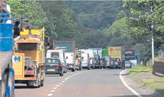  ?? Picture: Phil Hannah. ?? Tailbacks near Birnam station after a collision between a car and a lorry on the A9 yesterday morning.