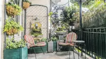  ??  ?? Trellises, topiaries and water features turn a Washington, D. C., balcony into an attention- grabbing New Orleans- inspired garden.