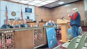  ?? Blake silvers ?? Gordon County resident Lisa Stone addresses commission­ers during a public hearing concerning changes to the ULDC requiremen­ts for large dry litter poultry operations.