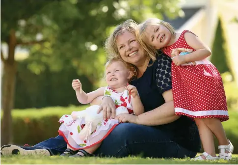  ?? Picture: SAM RUTTYN ?? Lisa with daughters McKenzie (left) and Bronte, who were born to a surrogate in Canada
