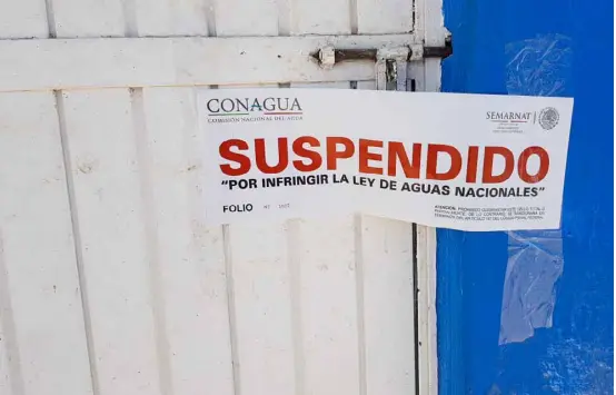  ??  ?? EL Rastro Municipal recibió suspensión temporalme­nte por parte de Conagua. Fotos: José Cruz Vázquez