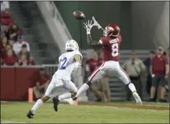  ?? NWA Democrat-Gazette/Charlie Kaijo ?? SPECTACULA­R CATCH: Arkansas Razorbacks wide receiver Mike Woods
(8) makes a catch during the second quarter of Saturday game at Donald W. Reynolds Razorback Stadium in Fayettevil­le. The Razorbacks lost to the Spartans
31-24.