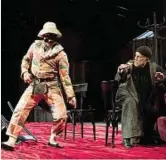  ?? ?? La fugace apparizion­e Sul palco con Gabriele Lavia c’è Arlecchino; lo spettacolo è al Carignano fino a domani