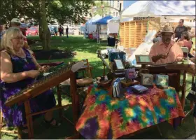  ?? ADAM DODD — THE NEWS-HERALD ?? Barbara Ashbury and Carl Hlavaty of The Hammered Music Duo perform at the 2019 Chardon Arts Festival, Aug. 4.