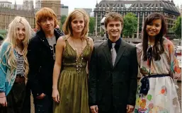  ??  ?? Star line-up: Evanna Lynch with the Harry Potter cast