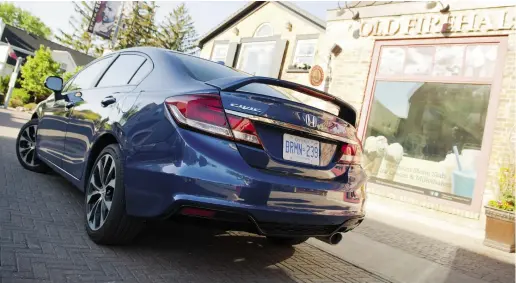  ?? NICK TRAGIANIS FOR NATIONAL POST ?? The Honda Civic Si is a joy to drive, with a high-pitched fury and precision still rare in its price segment.