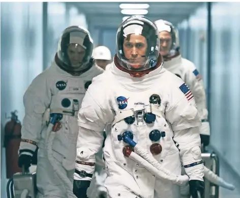  ?? FOTO: DPA ?? Ryan Gosling als Neil Armstrong auf dem Weg zur Startrampe.