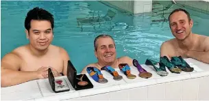  ?? ?? ●●Matt Jackson in the hydrothera­py pool (centre) with his medals and physios Xav Nguyen and Andrew Hewitt