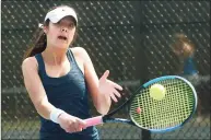  ?? Erik Trautmann / Hearst Connecticu­t Media ?? Darien’s Emily Wiley plays in her match against Fairfield Ludlowe on Saturday. Wiley is coming back from a pit bull attack two years ago that left her unable to play.