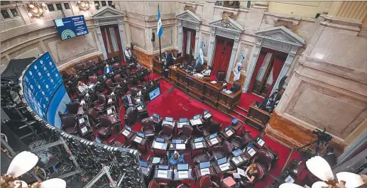  ?? FOTOS: PRENSA SENADO ?? MODALIDAD. En la Cámara alta, Cristina Kirchner renovó el protocolo de sesiones remotas hasta fines de febrero.