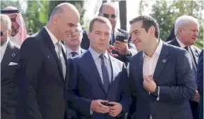  ??  ?? Prime Minister Alexis Tsipras (r) is seen with Swiss President Alain Berset (l) and Russian Prime Minister Dmitry Medvedev at an internatio­nal conference in Palermo aiming to explore a new UN roadmap for Libya.